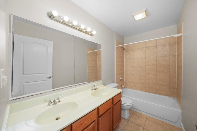 Building Photo - 3423 Ridgeland-101