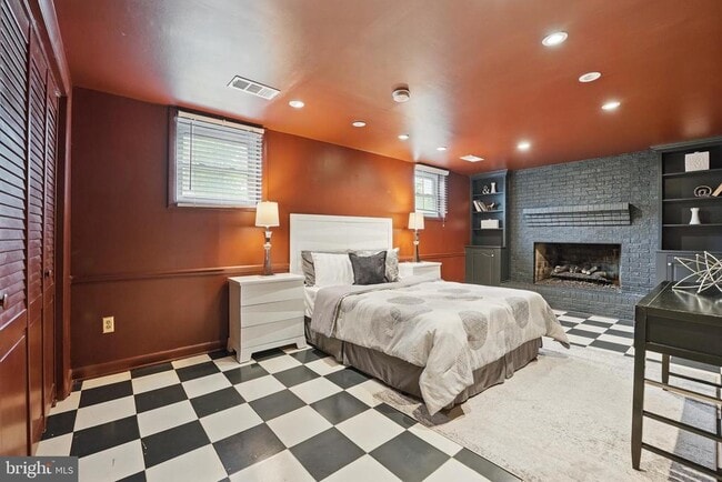 Building Photo - 7910 Bayberry Dr