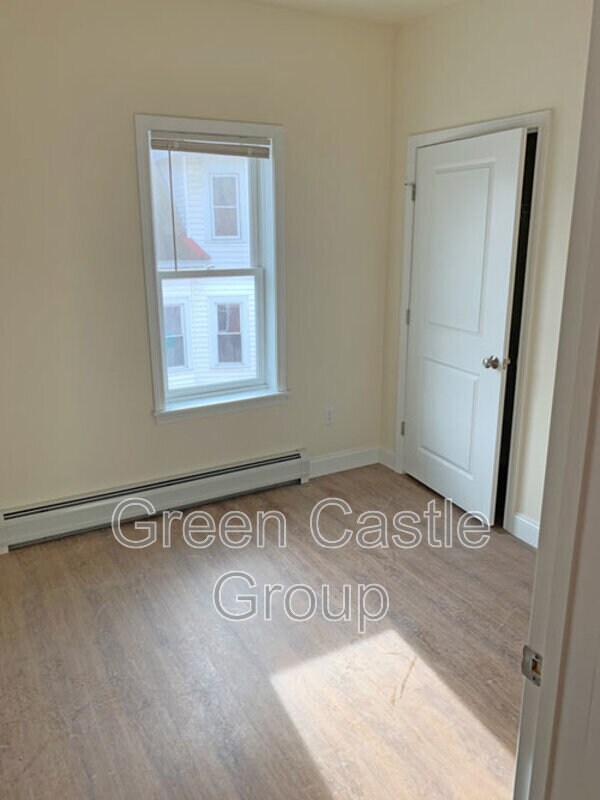 Building Photo - 323 Pearl St