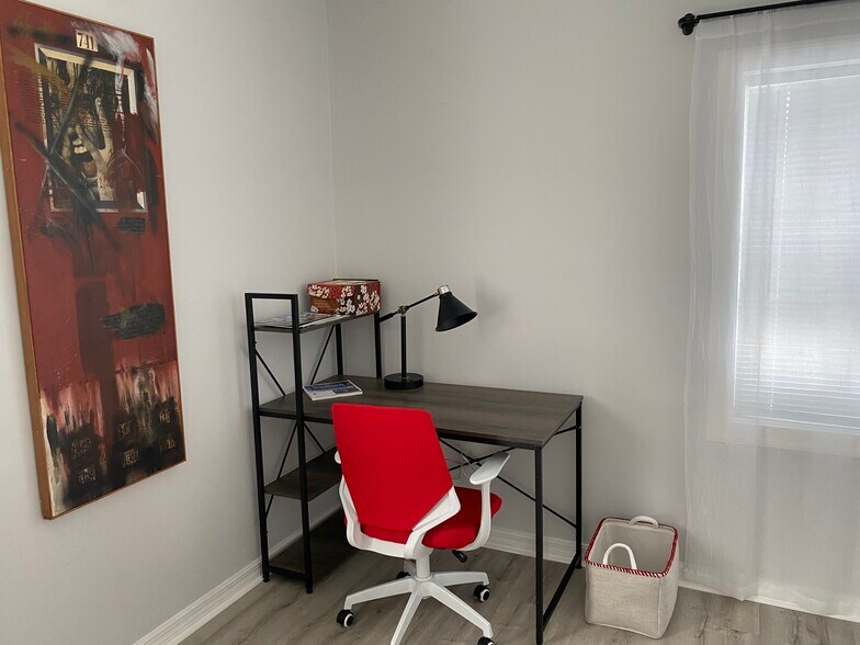 Building Photo - 2515 Vero Beach Ave