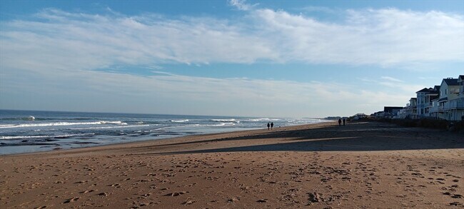 Building Photo - 398 B St