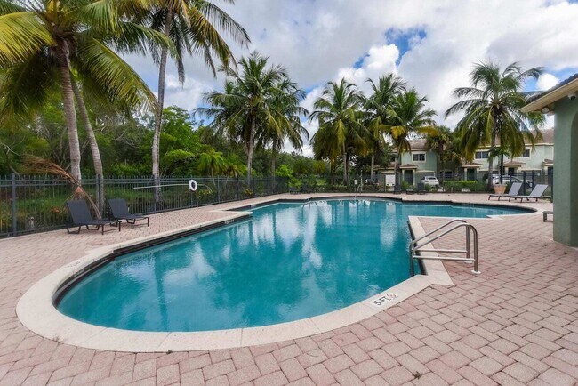 Building Photo - 360 Crestwood Cir