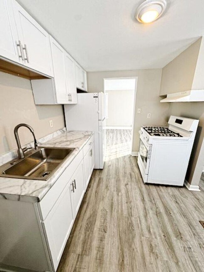 Building Photo - Remodeled, 2 bedroom South Bend IN home