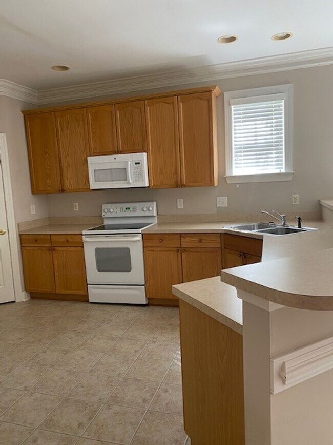 Building Photo - Magnolia Greens - Leland