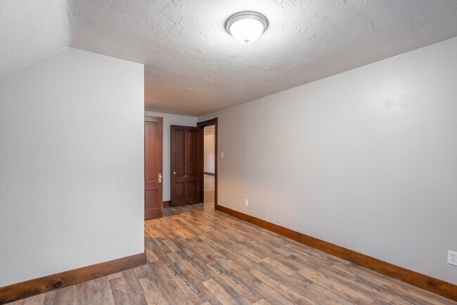 Building Photo - 85 E Main St