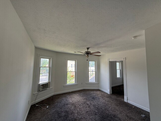 Building Photo - 942 W Edwards St