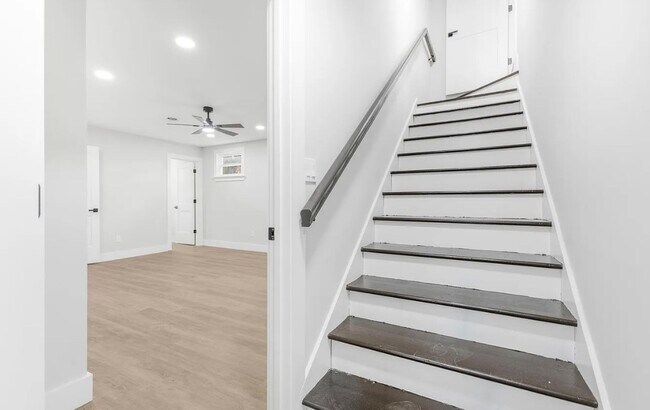 Building Photo - Move in Ready Stunning 4/3 Close To Everything In Greenville!