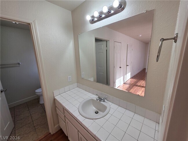 Building Photo - 1590 Mustang Dr