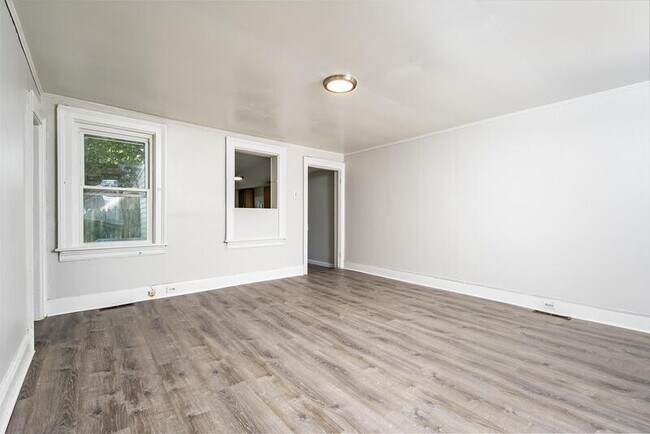 Building Photo - 1130 1st St