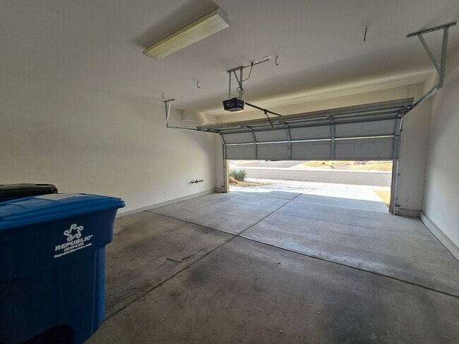 Building Photo - A Fabulous 3 Bedroom Home in Sun City Aliante 55+ Community