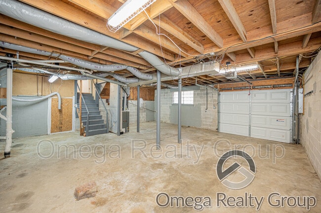 Building Photo - 504 Roselle Ln