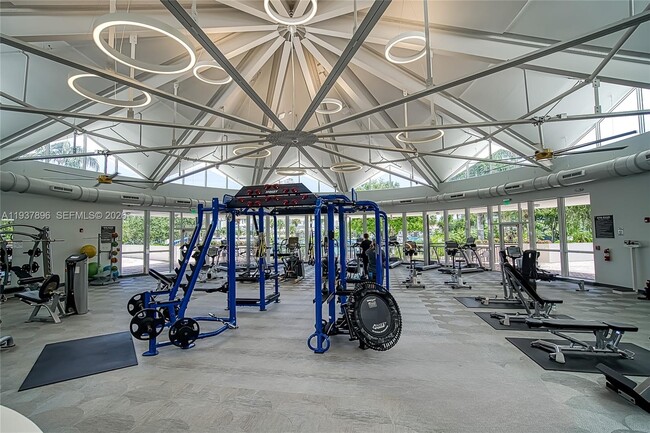 Building Photo - 2500 Parkview Dr