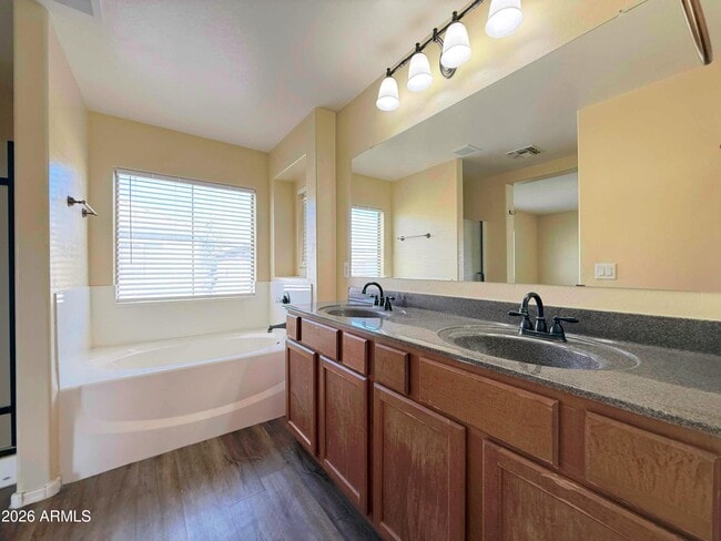 Building Photo - 1727 E Joseph Way