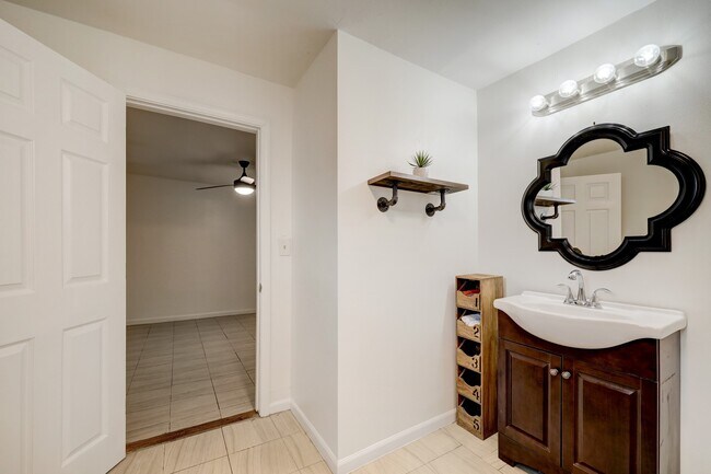 Building Photo - 7837 Dayton St