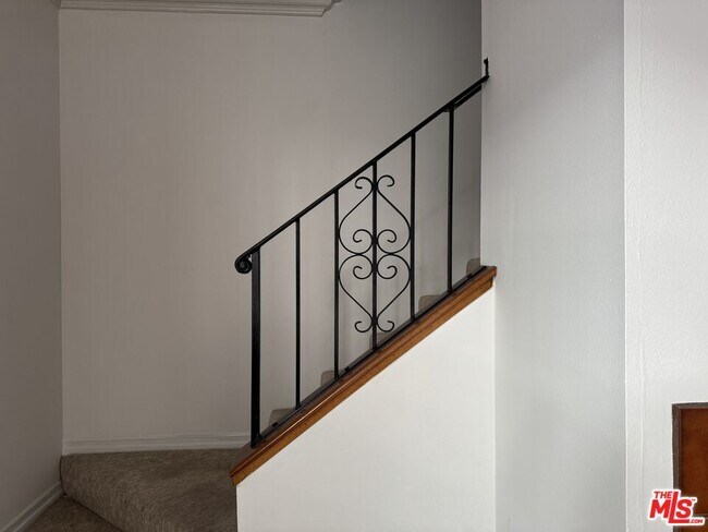 Building Photo - 1007 5th St