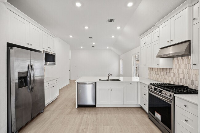 Building Photo - 6318 Seafoam Lake Dr