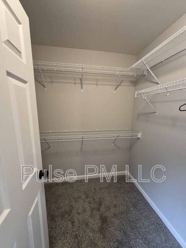 Building Photo - 6179 Ballyshannon Dr