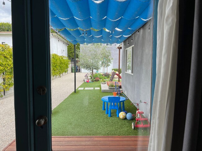 Building Photo - 310 Newland St