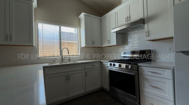 Building Photo - Brand New Fully Remodeled Home Near Cypress School in Tulare! Available Now!