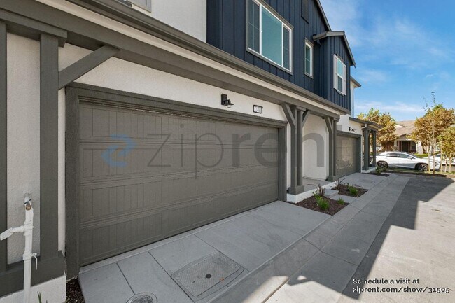 Building Photo - 146 W Ft Bragg Pl