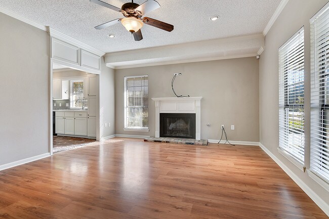 Building Photo - 4047 Country View Dr