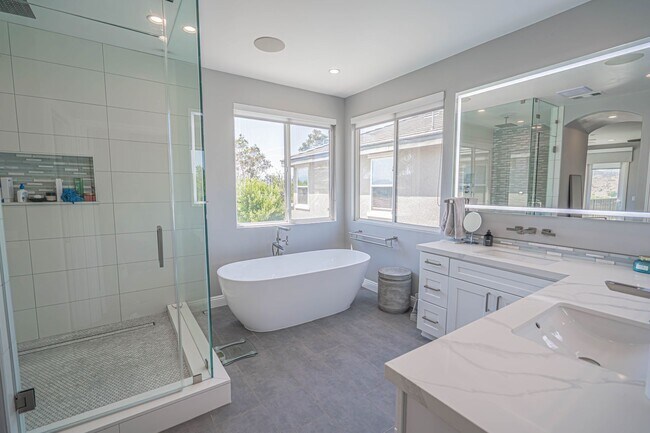Building Photo - Spectacular 5-Bedroom Home with Pool, RV P...