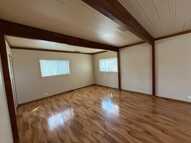 Building Photo - 490 5th Ave