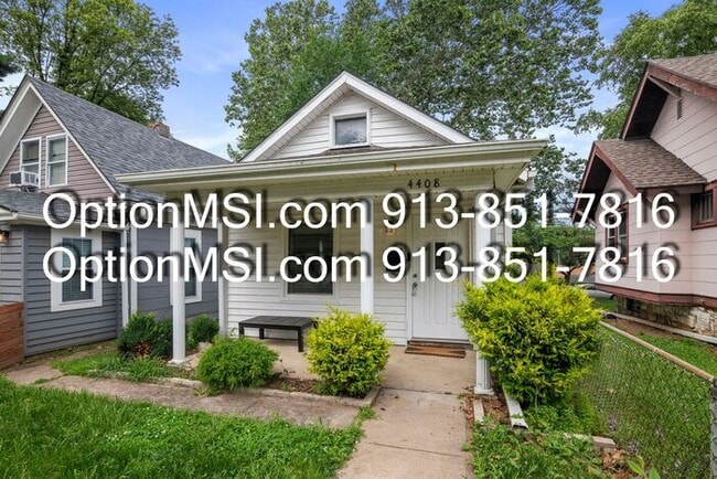 Primary Photo - Charming Updated Bungalow in Prime Kansas ...