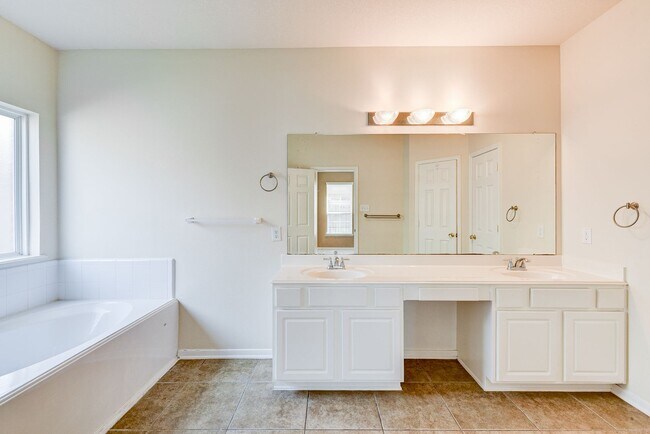 Building Photo - Marvelous 6bed 3.5 Bath Home in Cypress, TX!