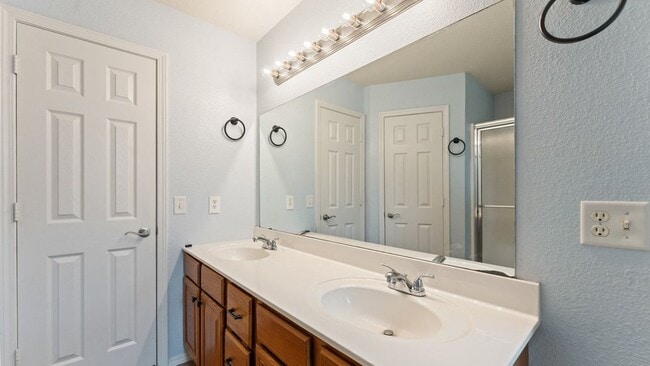 Building Photo - 440 Brookfield Dr
