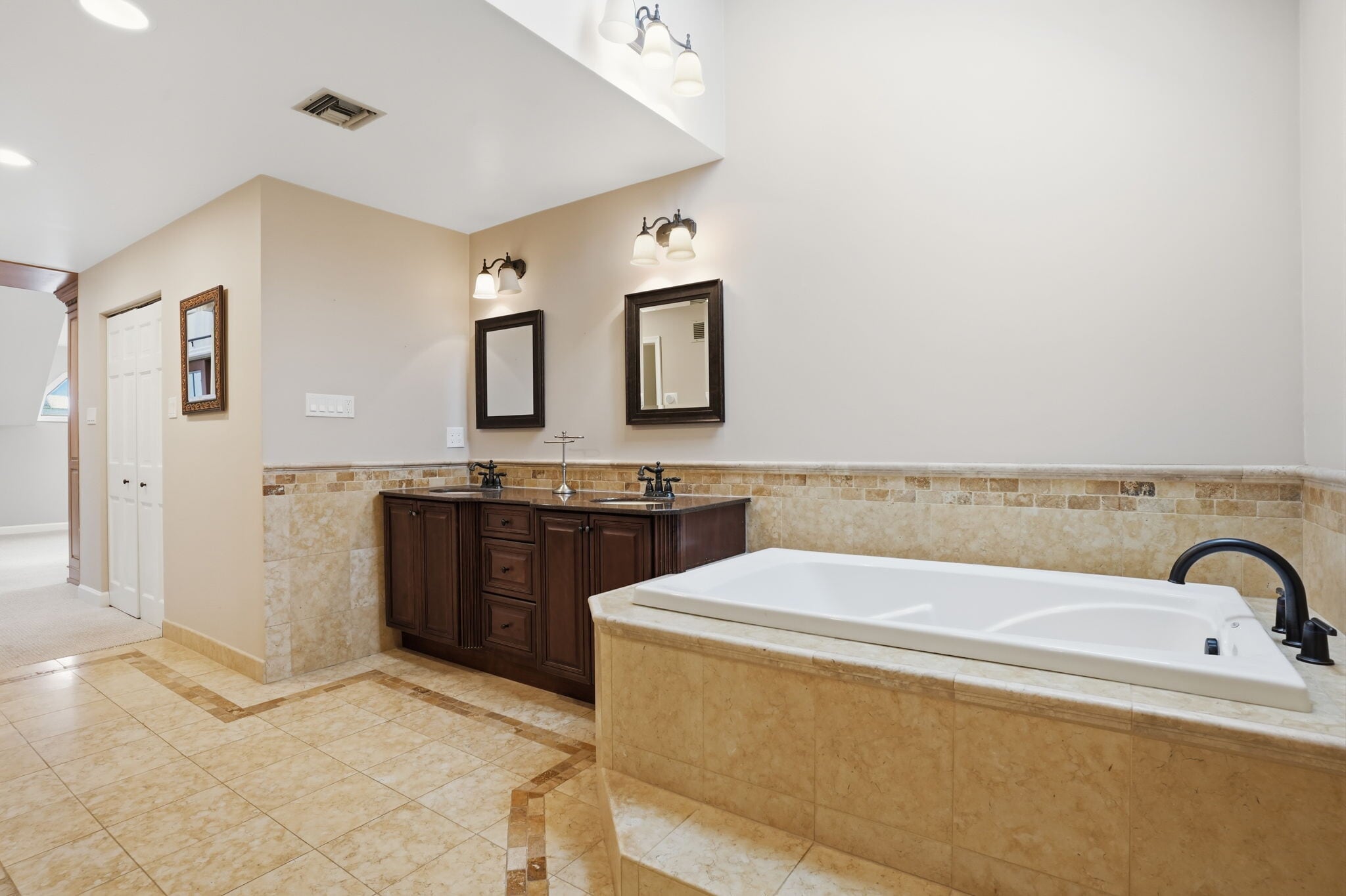 Building Photo - 244 Mathers Rd