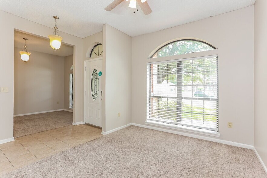 Building Photo - 925 Plumbridge Ct