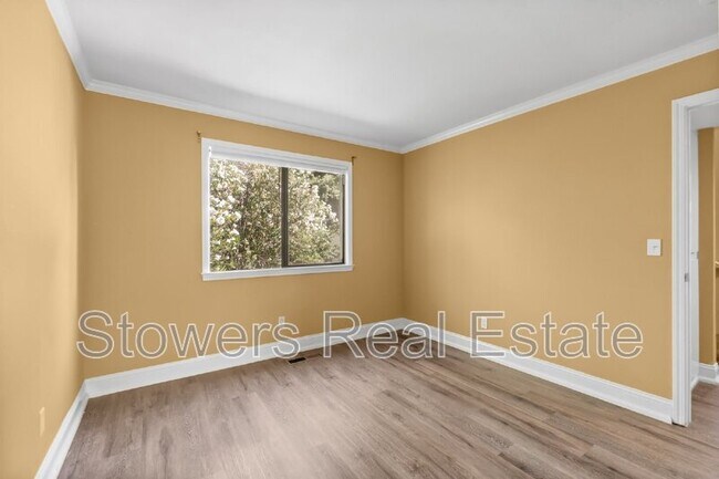 Building Photo - 1825 N Forest Hill Pl