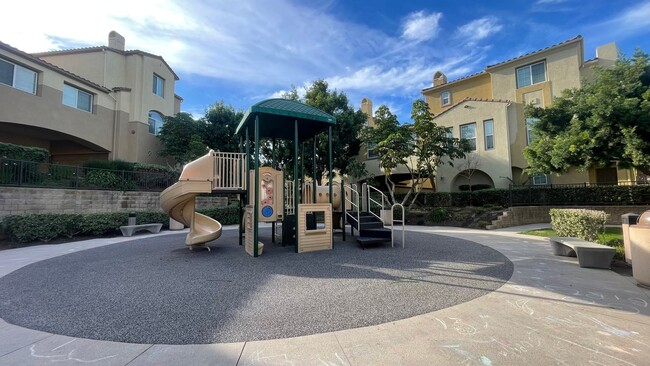 Building Photo - Charming San Marcos Townhome