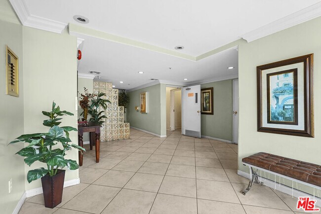 Building Photo - 5224 Zelzah Ave