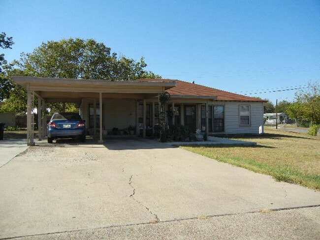 Building Photo - 914 Stetson Ave