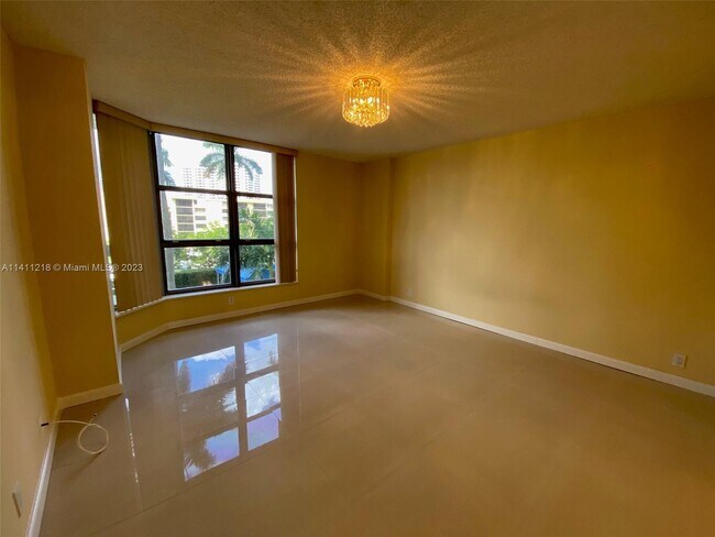 Building Photo - 3530 Mystic Pointe Dr