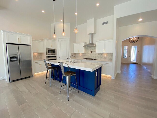 Building Photo - West El Paso Cimarron Neighborhood Stunning 4 bed/2.5bath