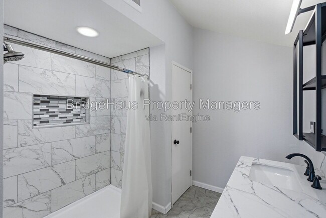 Building Photo - 7328 Tooma St