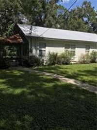 Building Photo - Country living charmer!