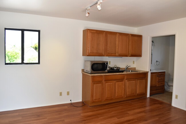 kitchenette - 2330 Malcolm Ave