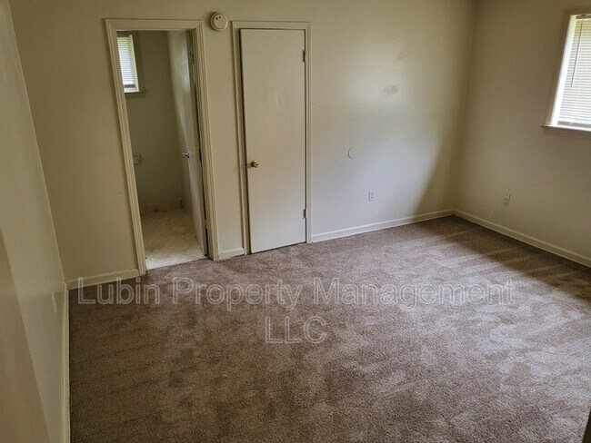 Building Photo - 3553 Clayphil Ave