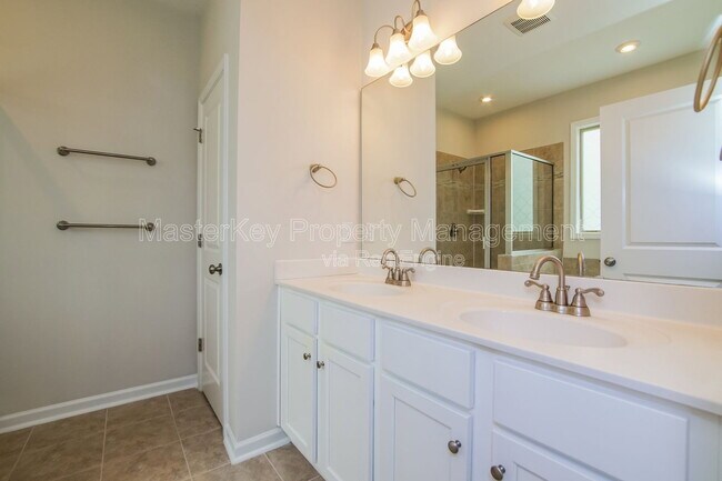 Building Photo - 550 W Copenhaver Dr