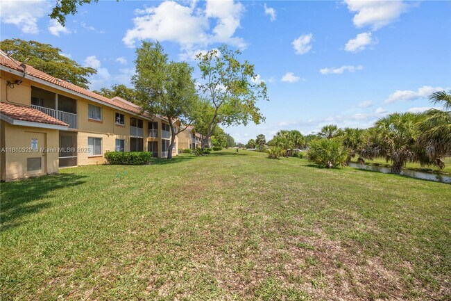 Building Photo - 1031 Coral Club Dr