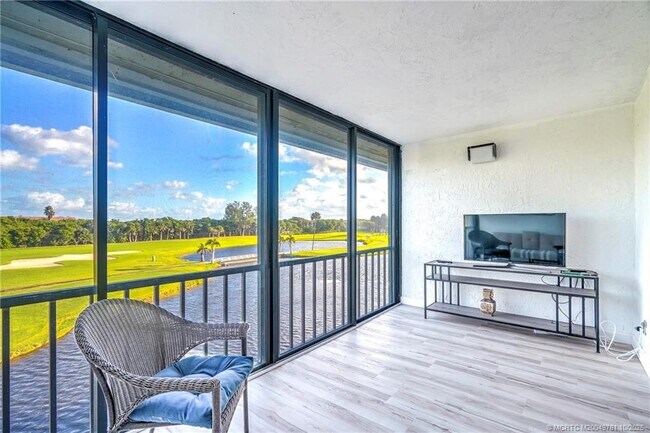 Building Photo - 5532 NE Gulfstream Way