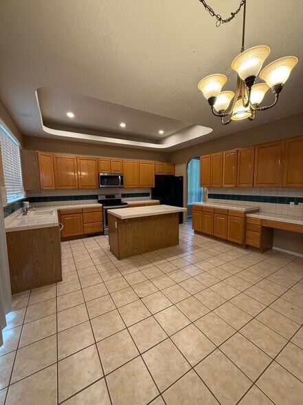 Building Photo - 6301 Puma Pl NE