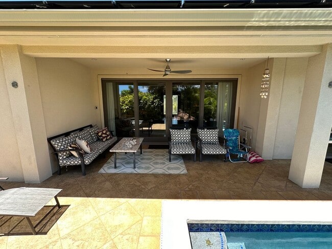 Building Photo - Luxury Living at the Edge of S. Kihei Bordering Wailea!