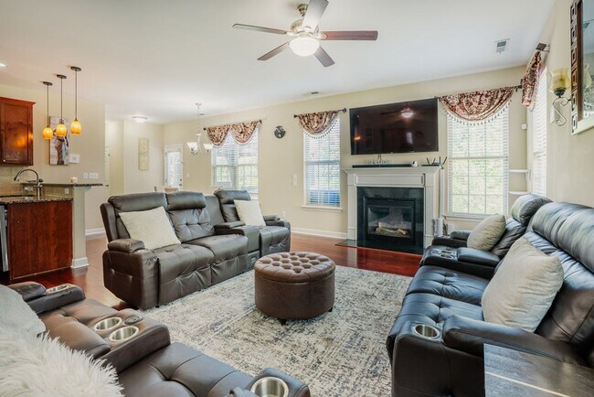 Building Photo - 4 Bedroom Home in the Village at Rolesville