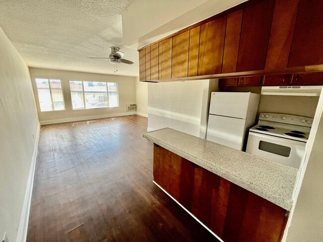 Building Photo - 7555 Linda Vista Rd