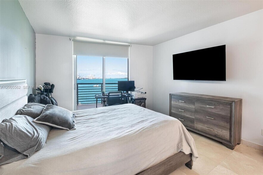 Building Photo - 325 S Biscayne Blvd